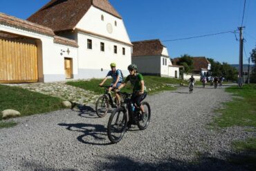 Fahrrad-durch-die-Bucovina-4-1-370x247