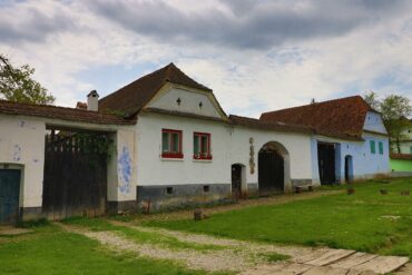 Viscri-03-1-2-370x247